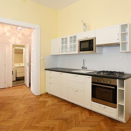 Apartment Near The Charles Bridge Prague Room photo