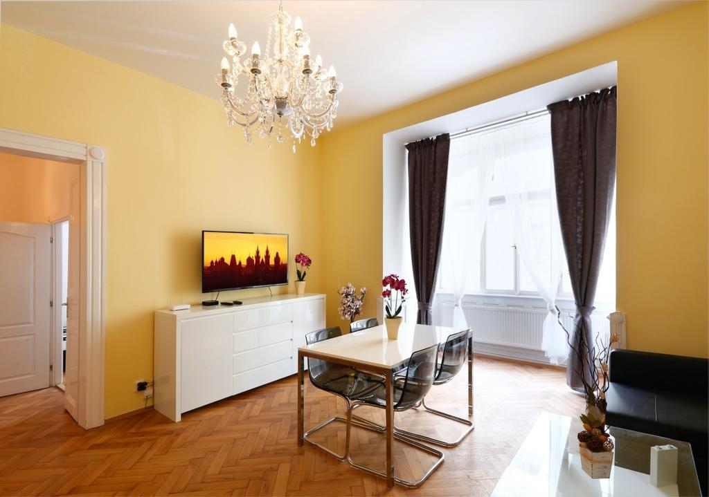 Apartment Near The Charles Bridge Prague Room photo
