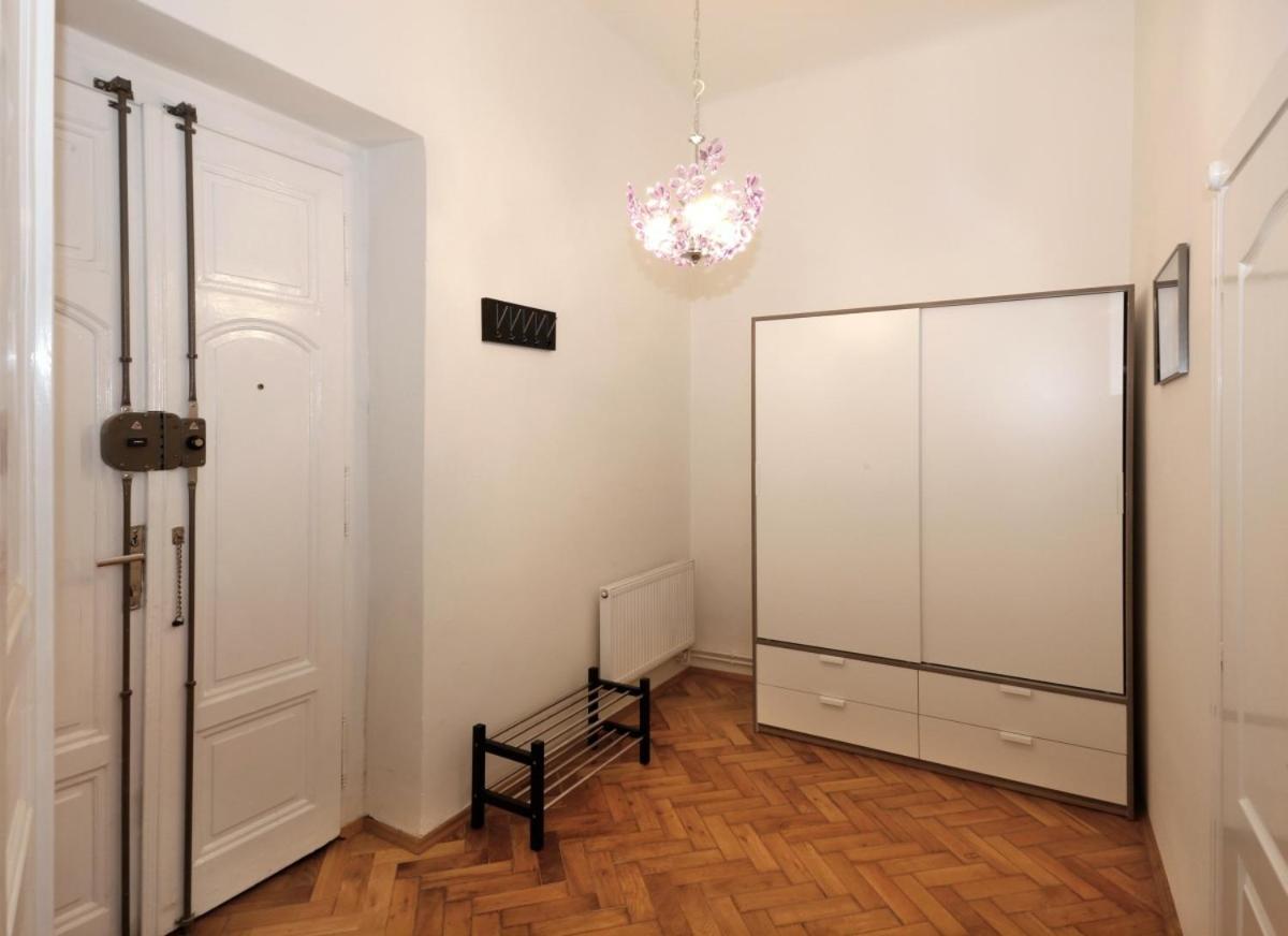 Apartment Near The Charles Bridge Prague Room photo