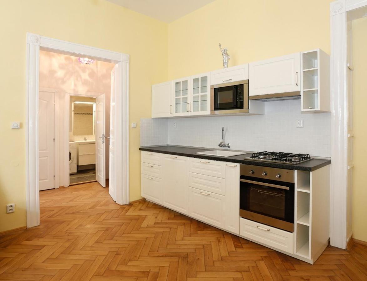 Apartment Near The Charles Bridge Prague Room photo