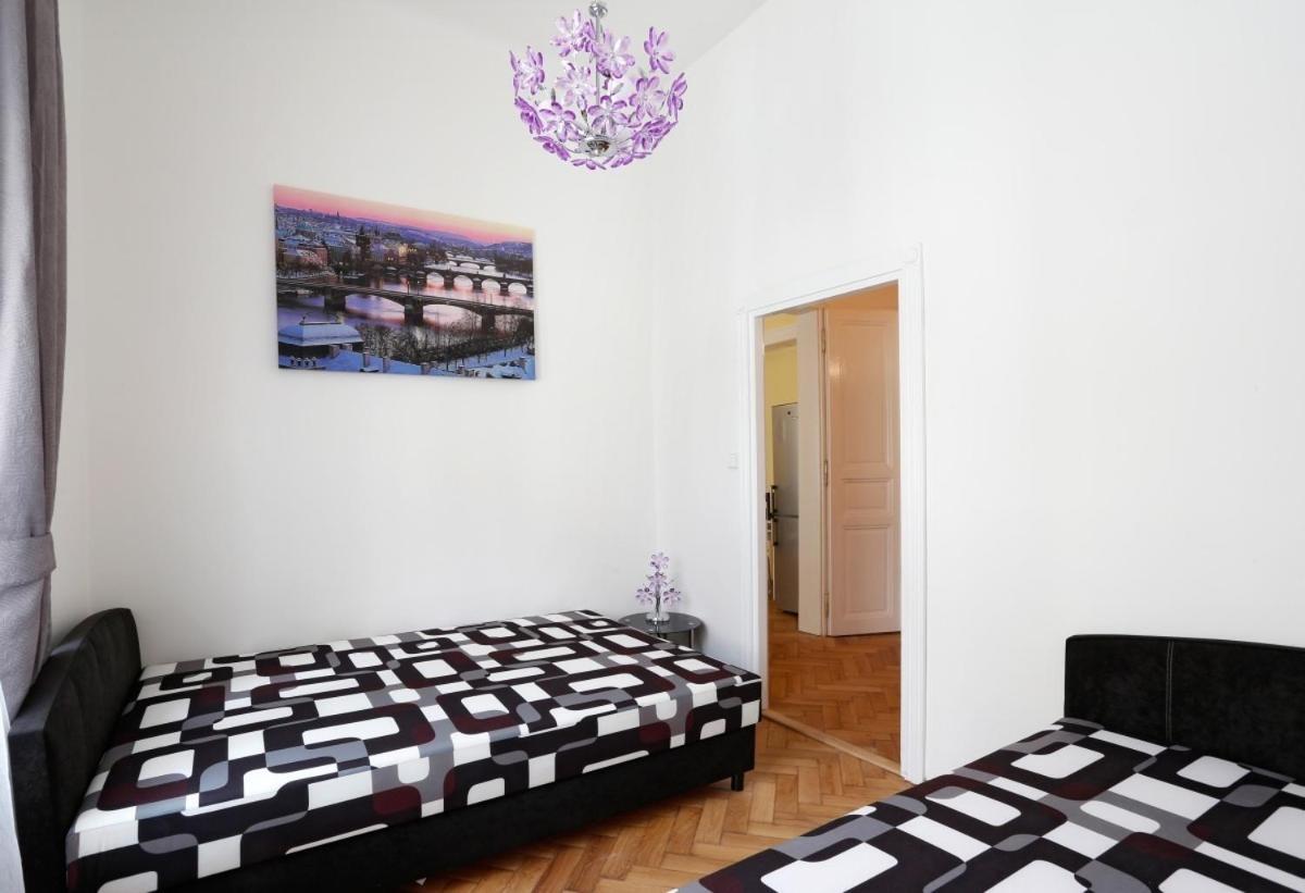 Apartment Near The Charles Bridge Prague Room photo